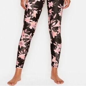 NWOT Victoria’s Secret Black & Pink Floral Print Leggings with Pockets Size 6